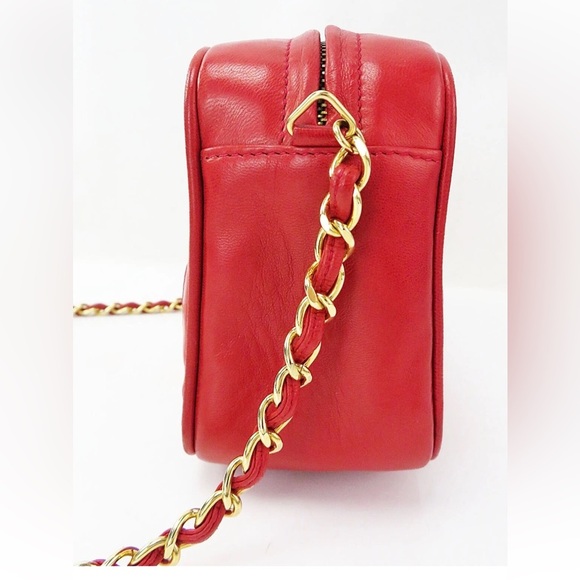 CHANEL Red Quilted Crossbody Bag with Gold Chain - Picture 5 of 15